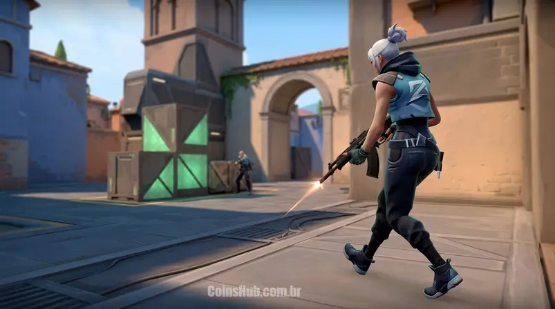 Agente de Valorant em movimento de counter-strafe, realizando um tiro preciso em um mapa competitivo como Ascent, ilustrando técnica de posicionamento.